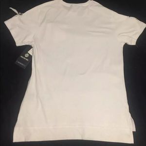 Akademiks XL all white T-shirt w/ front pocket